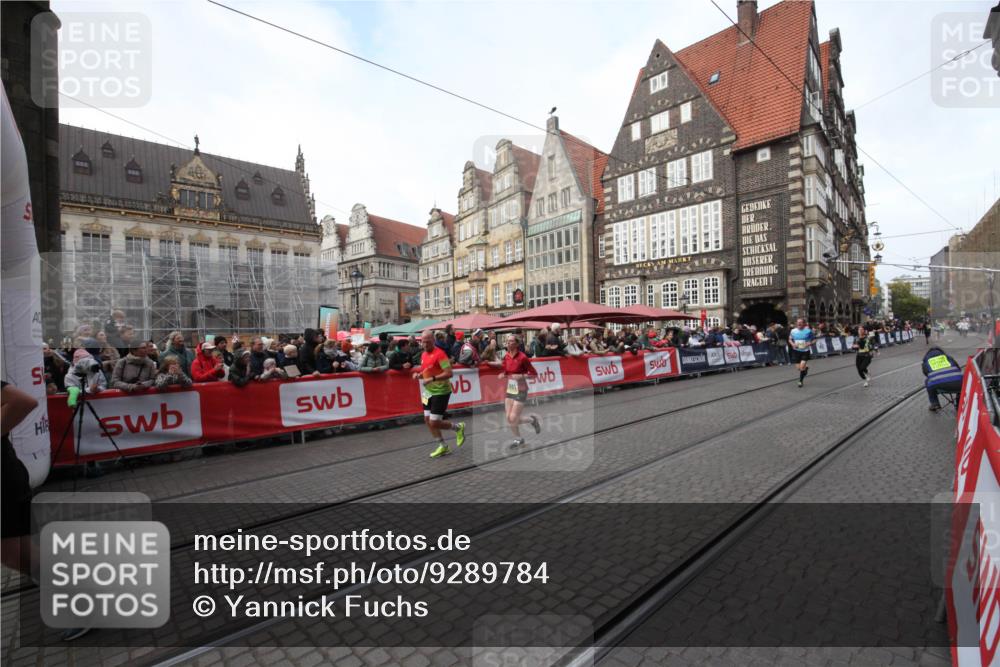 05.10.2025 - 20. swb-Marathon Bremen Yannick Fuchs http://msf.ph/oto/9289784 05.10.2025 10:46:45 Ziel 9366, 9961, 10411, 11268, 11327 meine-sportfotos.de
