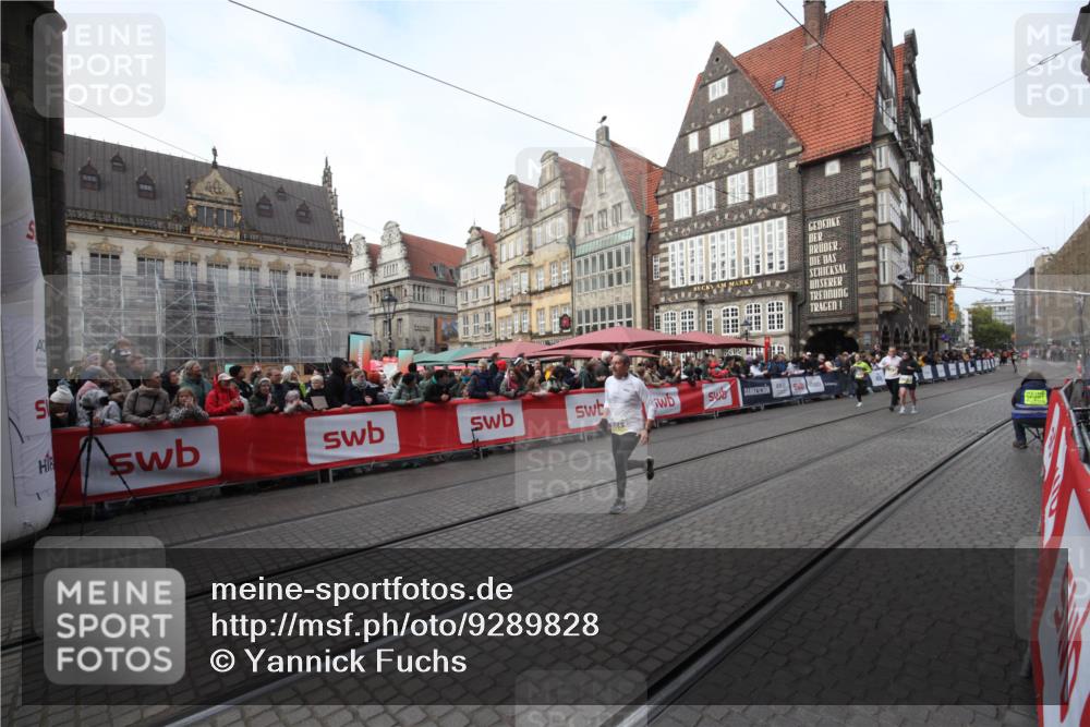 05.10.2025 - 20. swb-Marathon Bremen Yannick Fuchs http://msf.ph/oto/9289828 05.10.2025 10:47:00 Ziel 9413, 10452, 10509, 10750, 10789, 11189 meine-sportfotos.de