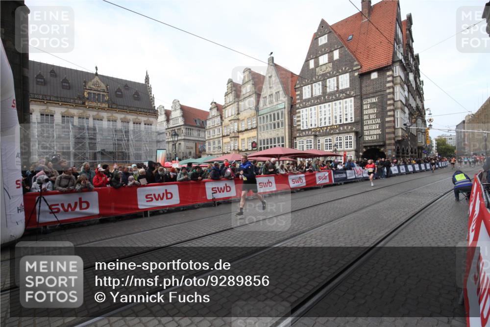 05.10.2025 - 20. swb-Marathon Bremen Yannick Fuchs http://msf.ph/oto/9289856 05.10.2025 10:47:18 Ziel 9411, 9711 meine-sportfotos.de