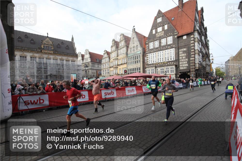 05.10.2025 - 20. swb-Marathon Bremen Yannick Fuchs http://msf.ph/oto/9289940 05.10.2025 10:47:47 Ziel 9377, 10062, 10382, 10601, 10676, 11244, 11409, 11708 meine-sportfotos.de