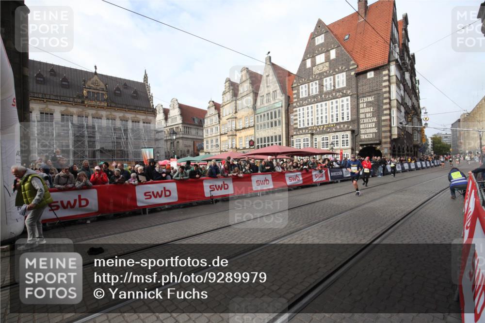 05.10.2025 - 20. swb-Marathon Bremen Yannick Fuchs http://msf.ph/oto/9289979 05.10.2025 10:48:03 Ziel 9240, 10266, 11187 meine-sportfotos.de