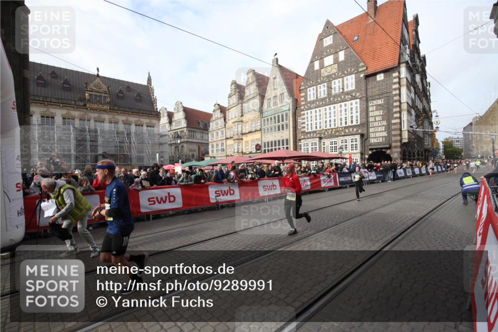 05.10.2025 - 20. swb-Marathon Bremen Yannick Fuchs http://msf.ph/oto/9289991 05.10.2025 10:48:05 Ziel 9240, 10266, 11187 meine-sportfotos.de