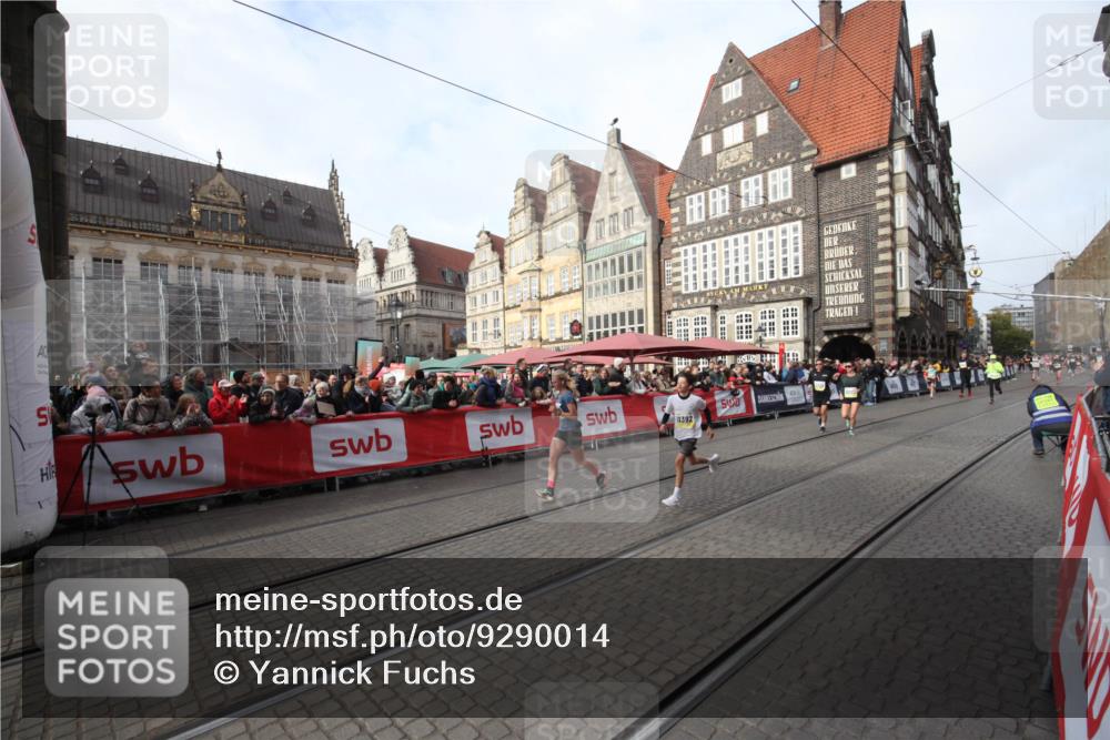 05.10.2025 - 20. swb-Marathon Bremen Yannick Fuchs http://msf.ph/oto/9290014 05.10.2025 10:48:11 Ziel 10392, 10428, 10723, 10818, 11299 meine-sportfotos.de