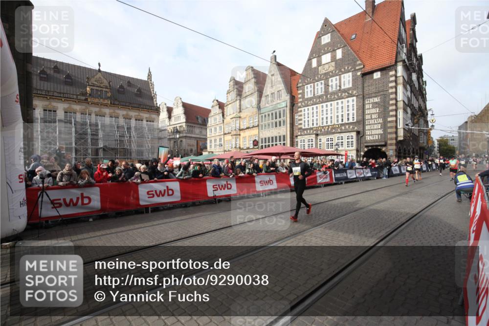 05.10.2025 - 20. swb-Marathon Bremen Yannick Fuchs http://msf.ph/oto/9290038 05.10.2025 10:48:18 Ziel 9293, 9641, 9706, 10931, 10953, 11561, 11637 meine-sportfotos.de
