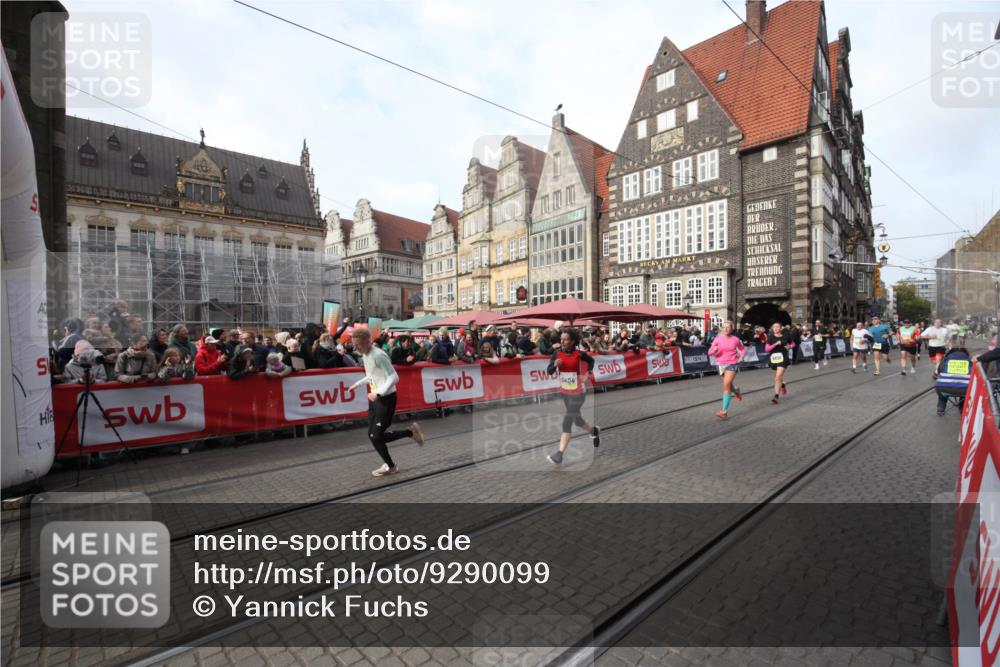 05.10.2025 - 20. swb-Marathon Bremen Yannick Fuchs http://msf.ph/oto/9290099 05.10.2025 10:48:27 Ziel 8787, 9223, 9404, 9665, 9704, 9810, 9958, 10109, 10211, 11292 meine-sportfotos.de