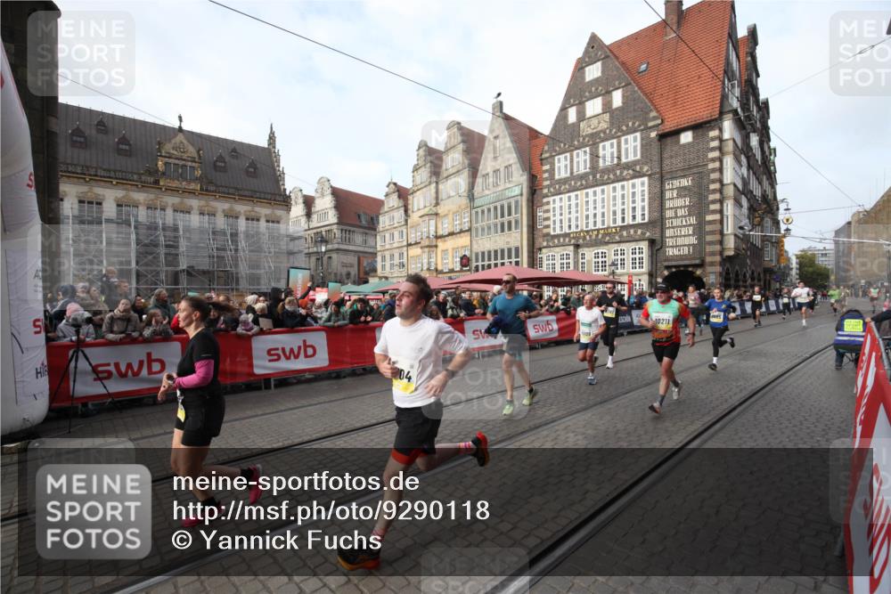 05.10.2025 - 20. swb-Marathon Bremen Yannick Fuchs http://msf.ph/oto/9290118 05.10.2025 10:48:30 Ziel 8787, 9298, 9665, 9704, 9810, 9958, 10109, 10131, 10211, 10685, 11005, 11357 meine-sportfotos.de