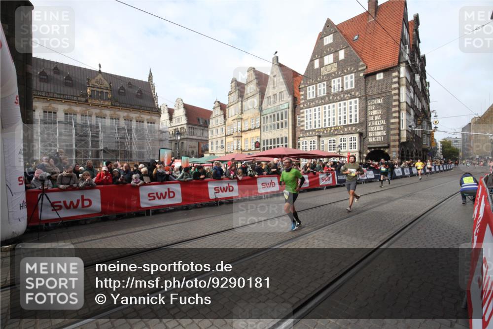 05.10.2025 - 20. swb-Marathon Bremen Yannick Fuchs http://msf.ph/oto/9290181 05.10.2025 10:48:38 Ziel 9385, 9406, 9437, 9478, 11096 meine-sportfotos.de
