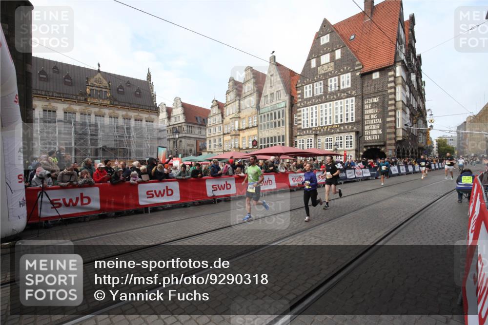 05.10.2025 - 20. swb-Marathon Bremen Yannick Fuchs http://msf.ph/oto/9290318 05.10.2025 10:49:14 Ziel 7202, 9457, 9556, 10016, 10221, 11673, 11695 meine-sportfotos.de