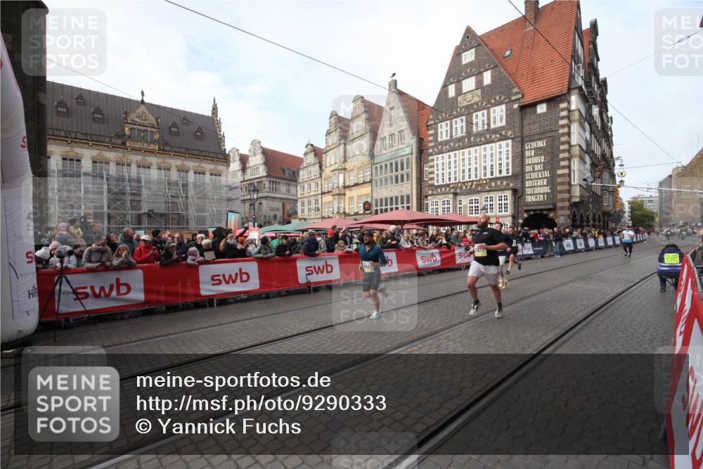 05.10.2025 - 20. swb-Marathon Bremen Yannick Fuchs http://msf.ph/oto/9290333 05.10.2025 10:49:16 Ziel 9333, 9457, 10016, 10221, 11057, 11673 meine-sportfotos.de