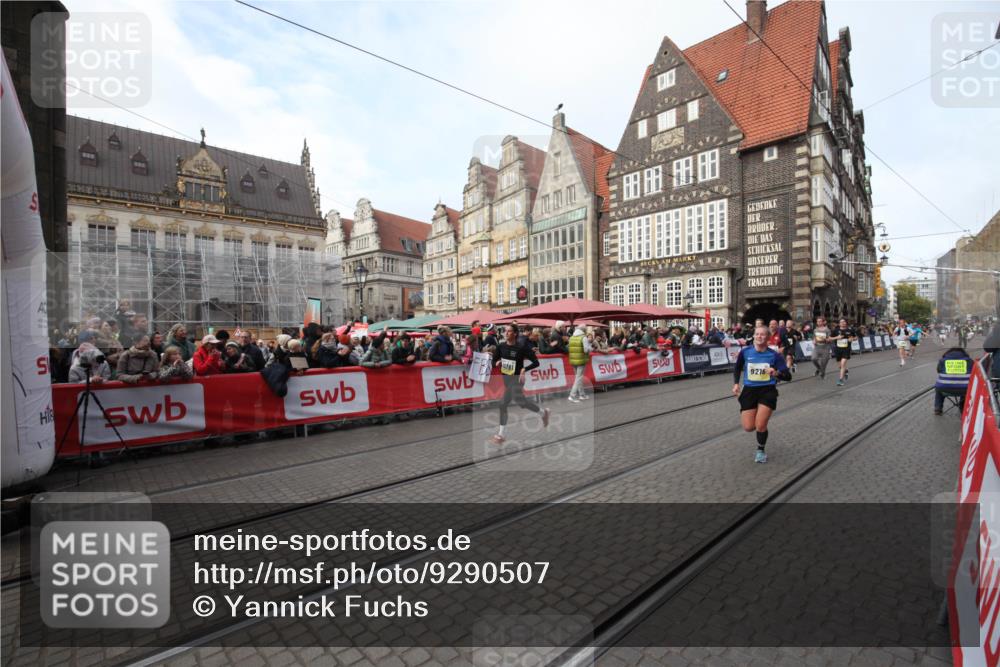 05.10.2025 - 20. swb-Marathon Bremen Yannick Fuchs http://msf.ph/oto/9290507 05.10.2025 10:49:53 Ziel 9218, 9369, 9696, 9761, 9889, 10346, 10781, 11091 meine-sportfotos.de