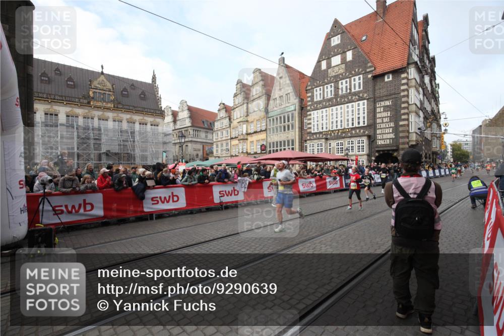 05.10.2025 - 20. swb-Marathon Bremen Yannick Fuchs http://msf.ph/oto/9290639 05.10.2025 10:50:18 Ziel 9579, 9689, 10022, 10356, 10400, 10443 meine-sportfotos.de