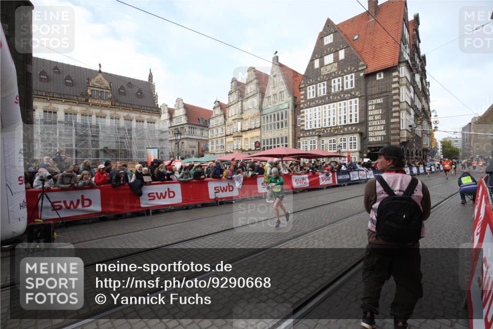 05.10.2025 - 20. swb-Marathon Bremen Yannick Fuchs http://msf.ph/oto/9290668 05.10.2025 10:50:23 Ziel 9740, 10443, 10923 meine-sportfotos.de