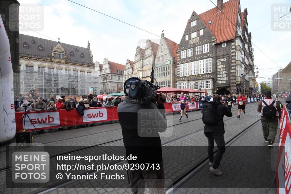 05.10.2025 - 20. swb-Marathon Bremen Yannick Fuchs http://msf.ph/oto/9290743 05.10.2025 10:50:39 Ziel 9267, 9299, 9578, 9986, 10251, 11466 meine-sportfotos.de