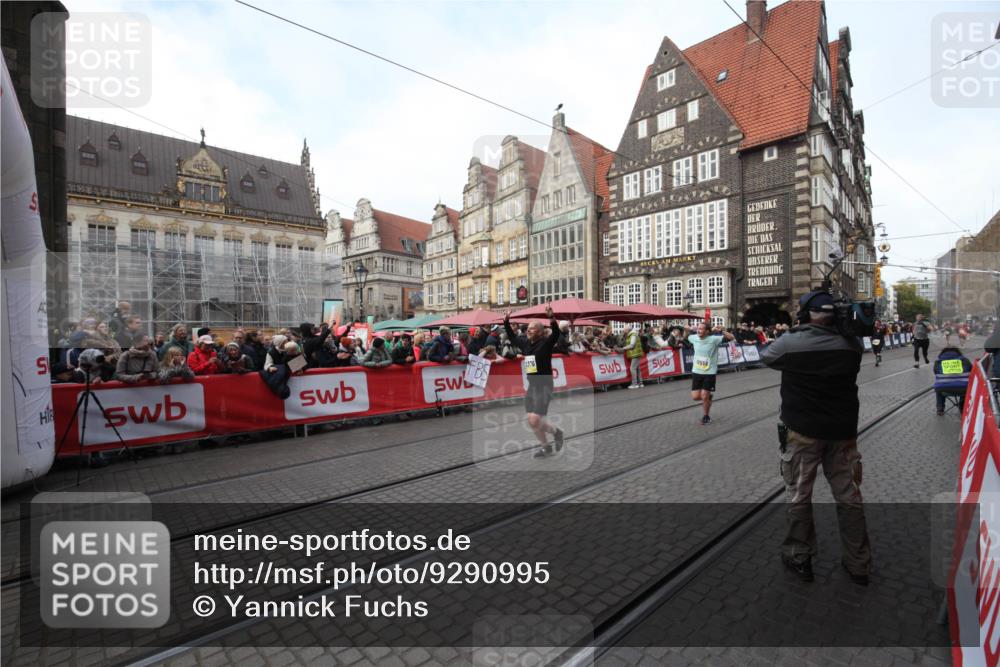05.10.2025 - 20. swb-Marathon Bremen Yannick Fuchs http://msf.ph/oto/9290995 05.10.2025 10:51:28 Ziel 10321, 10376, 10556, 11177 meine-sportfotos.de