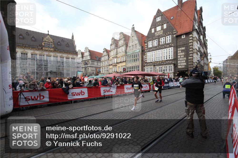 05.10.2025 - 20. swb-Marathon Bremen Yannick Fuchs http://msf.ph/oto/9291022 05.10.2025 10:51:41 Ziel 8333, 9268, 10584, 10716, 10918, 11484 meine-sportfotos.de