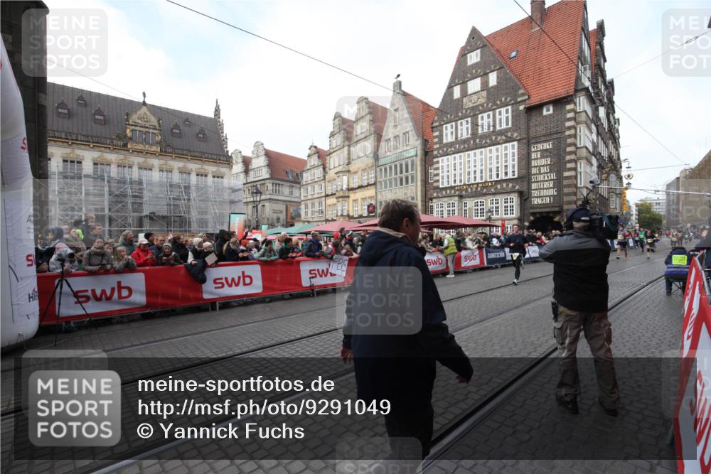05.10.2025 - 20. swb-Marathon Bremen Yannick Fuchs http://msf.ph/oto/9291049 05.10.2025 10:51:46 Ziel 8333, 9259, 9268, 10436, 10716 meine-sportfotos.de