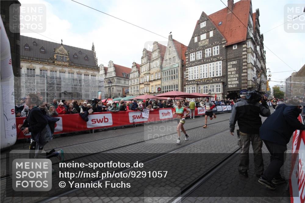 05.10.2025 - 20. swb-Marathon Bremen Yannick Fuchs http://msf.ph/oto/9291057 05.10.2025 10:51:49 Ziel 9004, 9259, 9506, 10436, 10968, 11689, 11696 meine-sportfotos.de