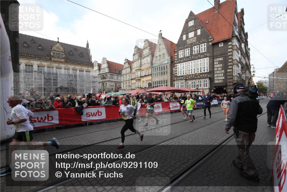 05.10.2025 - 20. swb-Marathon Bremen Yannick Fuchs http://msf.ph/oto/9291109 05.10.2025 10:52:02 Ziel 9683, 10380, 10581, 10625, 10817, 11136, 11325, 11394 meine-sportfotos.de