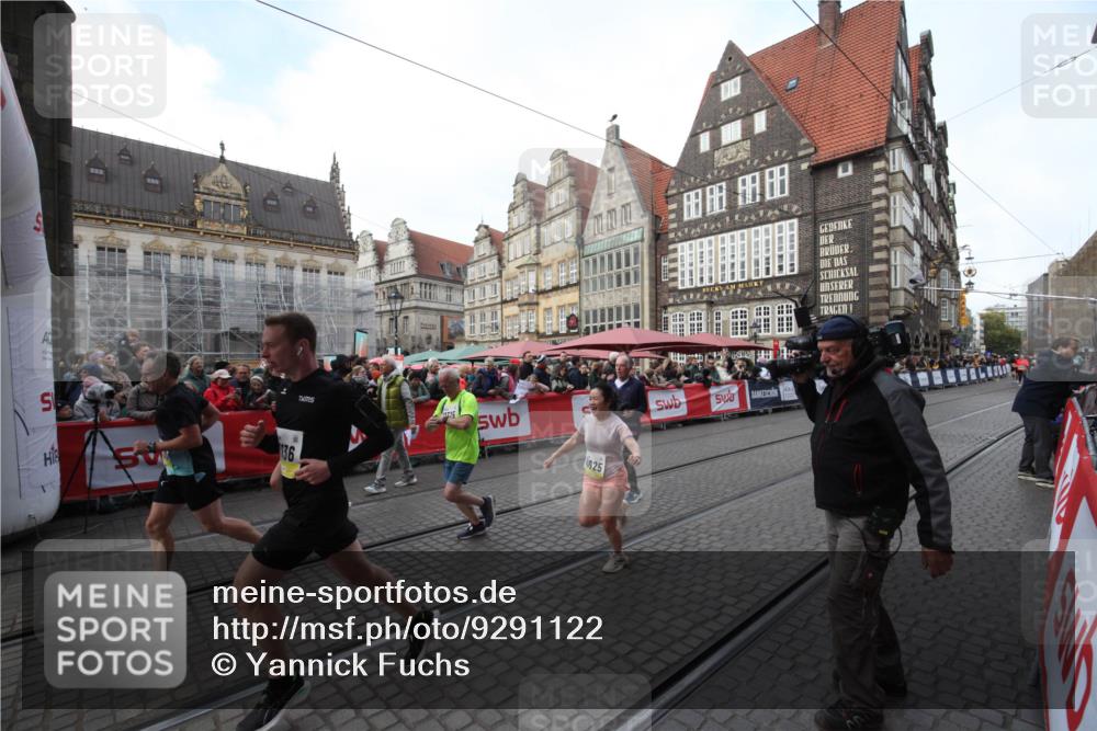 05.10.2025 - 20. swb-Marathon Bremen Yannick Fuchs http://msf.ph/oto/9291122 05.10.2025 10:52:04 Ziel 9683, 10380, 10581, 10625, 11136, 11273, 11325 meine-sportfotos.de