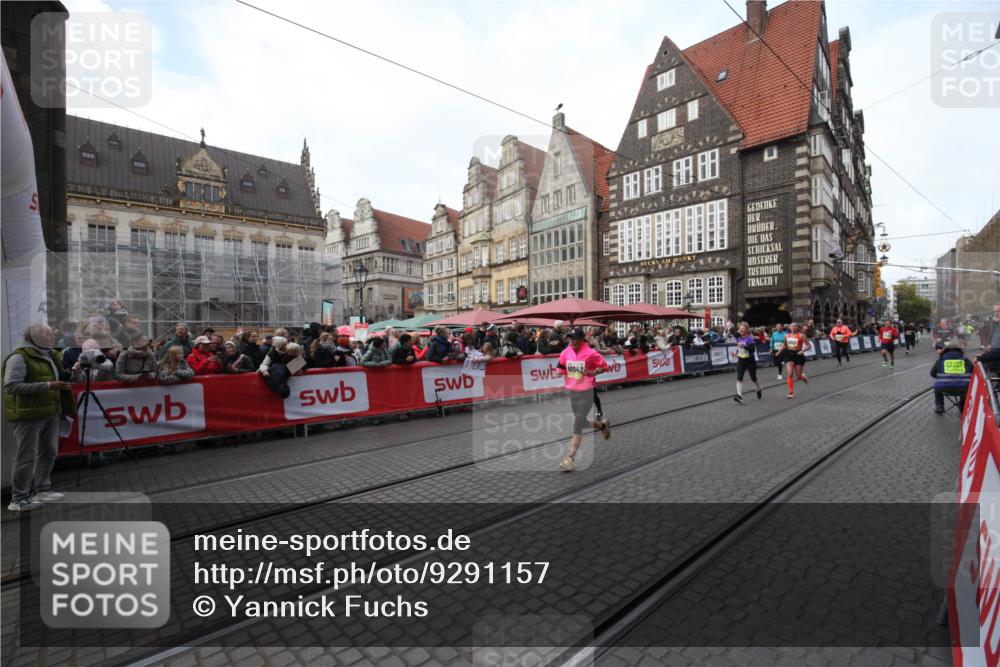 05.10.2025 - 20. swb-Marathon Bremen Yannick Fuchs http://msf.ph/oto/9291157 05.10.2025 10:52:20 Ziel 9955, 9987, 10038, 10900, 10927, 10942, 11128, 11458, 11491 meine-sportfotos.de