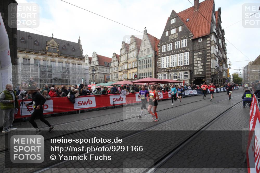 05.10.2025 - 20. swb-Marathon Bremen Yannick Fuchs http://msf.ph/oto/9291166 05.10.2025 10:52:21 Ziel 9955, 9987, 10038, 10900, 10927, 10942, 11128, 11458, 11491 meine-sportfotos.de
