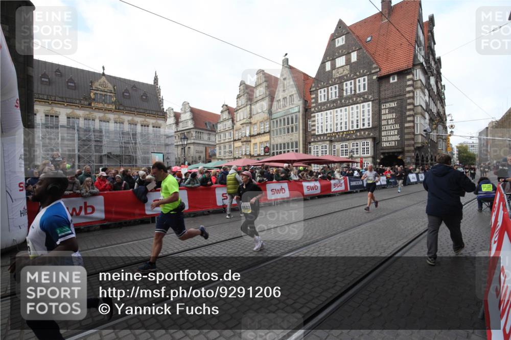 05.10.2025 - 20. swb-Marathon Bremen Yannick Fuchs http://msf.ph/oto/9291206 05.10.2025 10:52:29 Ziel 9172, 9584, 10241, 10507, 10719, 11528 meine-sportfotos.de