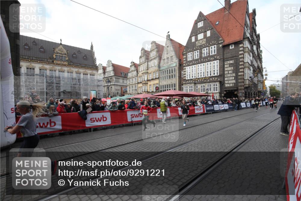 05.10.2025 - 20. swb-Marathon Bremen Yannick Fuchs http://msf.ph/oto/9291221 05.10.2025 10:52:32 Ziel 9172, 10241, 10327, 10608, 11387, 11528 meine-sportfotos.de