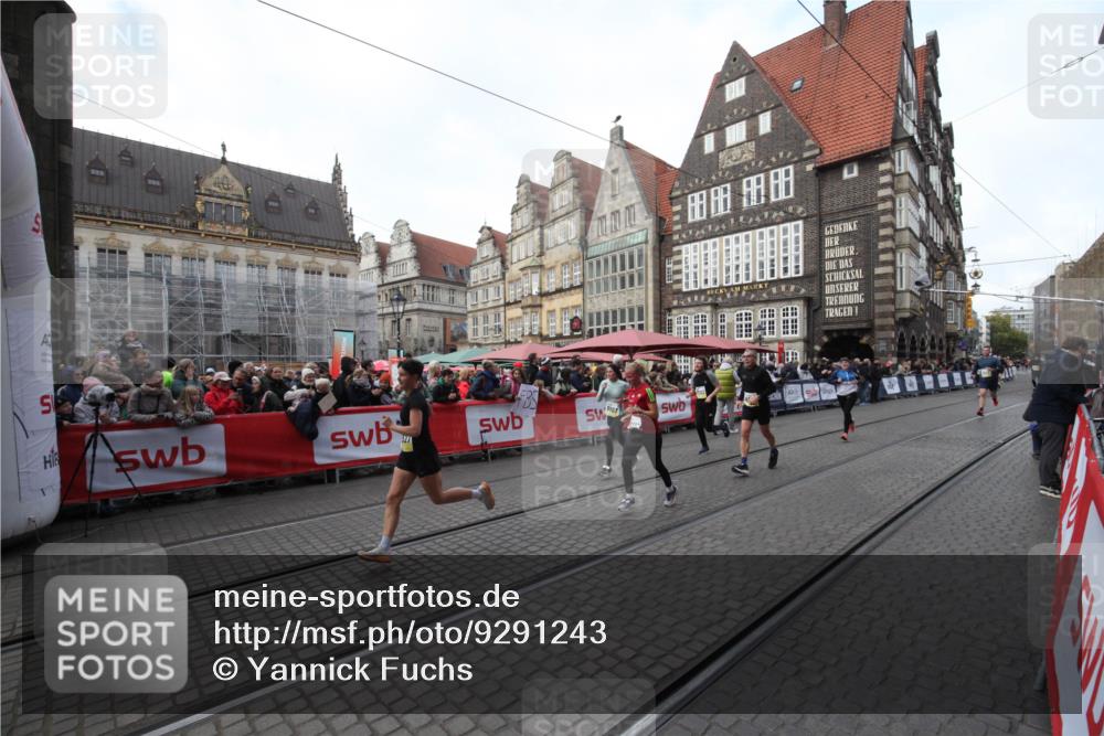 05.10.2025 - 20. swb-Marathon Bremen Yannick Fuchs http://msf.ph/oto/9291243 05.10.2025 10:52:37 Ziel 8888, 9439, 9903, 10327, 10388, 11283, 11387, 11413 meine-sportfotos.de