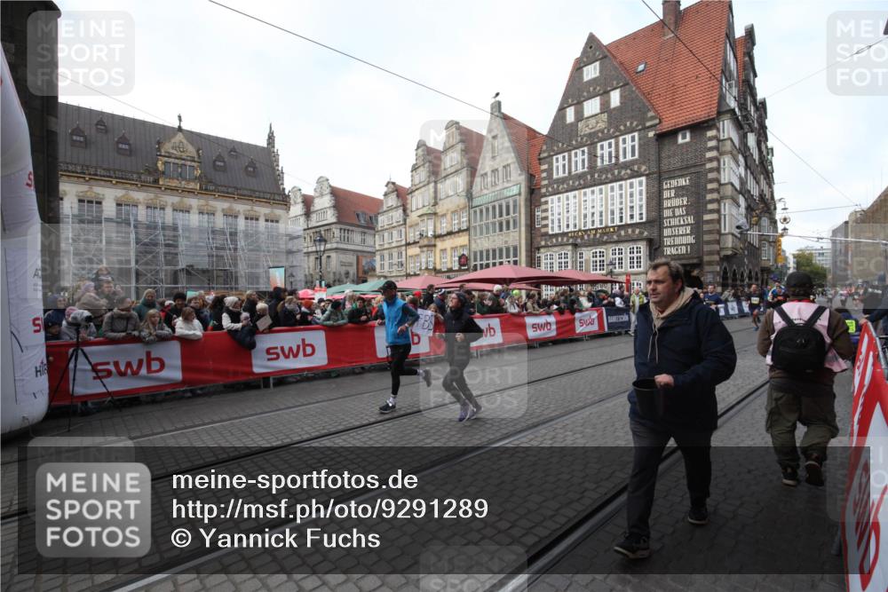 05.10.2025 - 20. swb-Marathon Bremen Yannick Fuchs http://msf.ph/oto/9291289 05.10.2025 10:52:50 Ziel 9214, 9501, 9581, 10308, 10309, 10833, 10997, 11012, 11382, 11417, 11587 meine-sportfotos.de