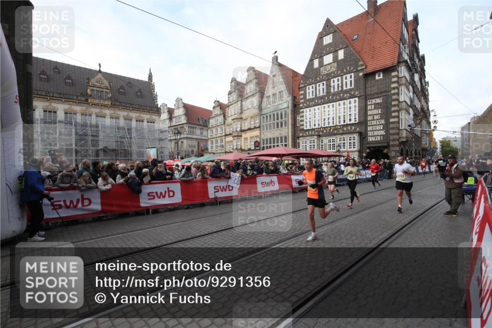 05.10.2025 - 20. swb-Marathon Bremen Yannick Fuchs http://msf.ph/oto/9291356 05.10.2025 10:53:04 Ziel 9187, 9650, 9918, 10064, 10539, 10779, 11259, 11398, 11411, 11450, 11722 meine-sportfotos.de