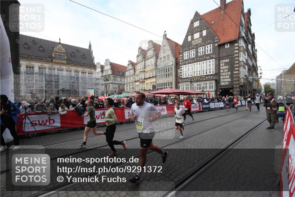 05.10.2025 - 20. swb-Marathon Bremen Yannick Fuchs http://msf.ph/oto/9291372 05.10.2025 10:53:06 Ziel 9187, 9650, 9918, 10064, 10539, 11259, 11398, 11411, 11450, 11722 meine-sportfotos.de