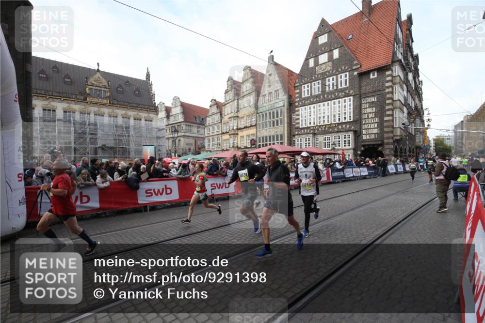 05.10.2025 - 20. swb-Marathon Bremen Yannick Fuchs http://msf.ph/oto/9291398 05.10.2025 10:53:09 Ziel 9650, 10128, 10539, 11259, 11300, 11398, 11411 meine-sportfotos.de
