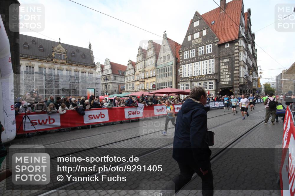 05.10.2025 - 20. swb-Marathon Bremen Yannick Fuchs http://msf.ph/oto/9291405 05.10.2025 10:53:13 Ziel 9449, 9703, 9834, 10128, 10242, 10349, 10460, 10466, 11300 meine-sportfotos.de