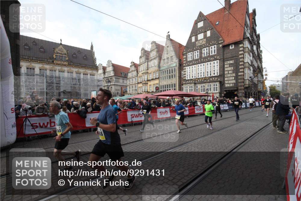 05.10.2025 - 20. swb-Marathon Bremen Yannick Fuchs http://msf.ph/oto/9291431 05.10.2025 10:53:17 Ziel 9449, 9834, 9956, 10242, 10349, 10460, 10466, 10806, 10958, 11377, 11510, 11512 meine-sportfotos.de