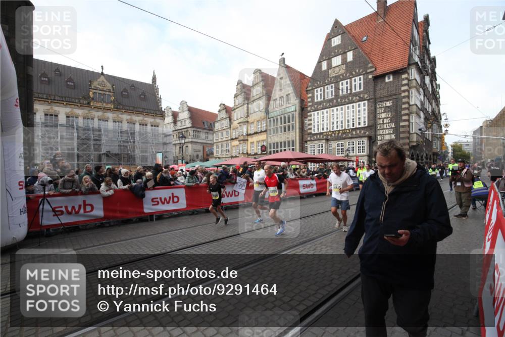 05.10.2025 - 20. swb-Marathon Bremen Yannick Fuchs http://msf.ph/oto/9291464 05.10.2025 10:53:22 Ziel 9263, 9539, 9956, 10317, 10806, 10993, 11175, 11510 meine-sportfotos.de