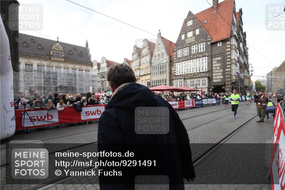 05.10.2025 - 20. swb-Marathon Bremen Yannick Fuchs http://msf.ph/oto/9291491 05.10.2025 10:53:24 Ziel 7193, 7251, 9263, 9539, 9717, 10057, 10317, 10993, 11174, 11175 meine-sportfotos.de