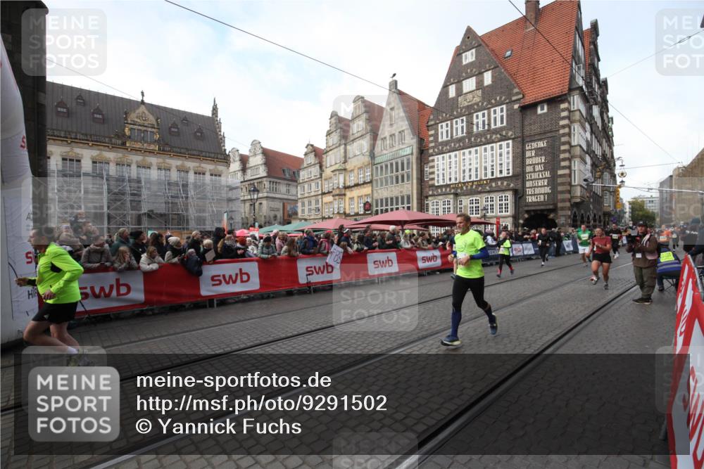 05.10.2025 - 20. swb-Marathon Bremen Yannick Fuchs http://msf.ph/oto/9291502 05.10.2025 10:53:26 Ziel 7193, 7251, 9263, 9539, 9717, 9868, 10057, 10302, 10317, 10335, 11174, 11175, 11616 meine-sportfotos.de