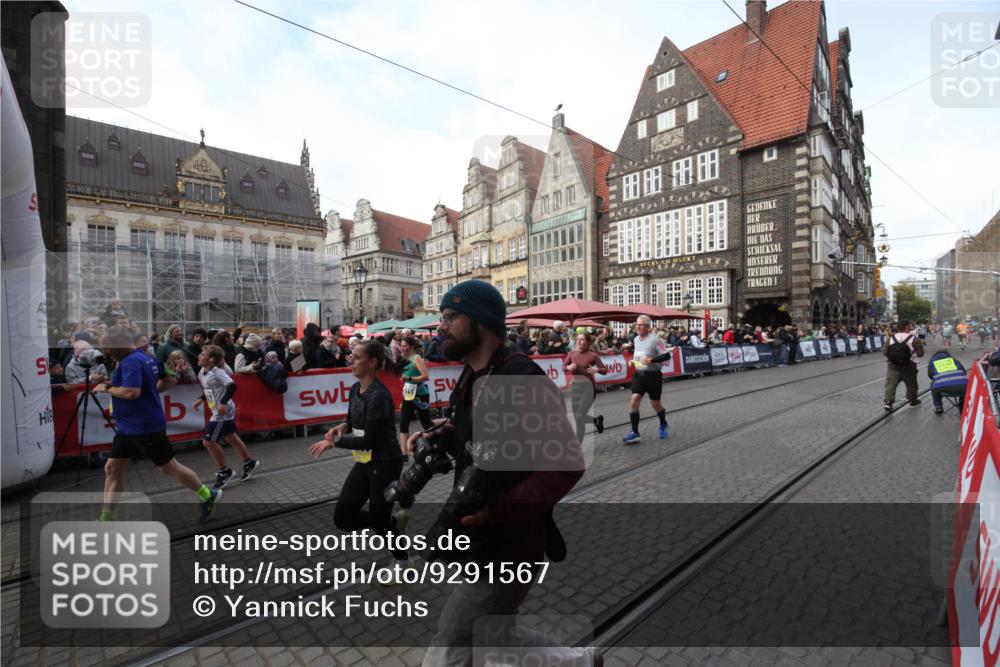 05.10.2025 - 20. swb-Marathon Bremen Yannick Fuchs http://msf.ph/oto/9291567 05.10.2025 10:53:34 Ziel 9957, 10369, 10468, 10655, 10934, 11545, 11716 meine-sportfotos.de