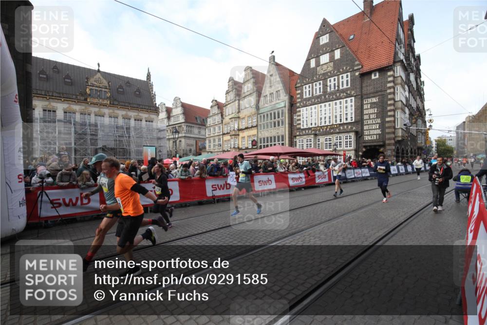05.10.2025 - 20. swb-Marathon Bremen Yannick Fuchs http://msf.ph/oto/9291585 05.10.2025 10:53:41 Ziel 9238, 9461, 9464, 9569, 10310, 10642, 10925, 11046, 11246 meine-sportfotos.de