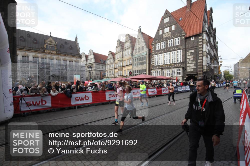 05.10.2025 - 20. swb-Marathon Bremen Yannick Fuchs http://msf.ph/oto/9291692 05.10.2025 10:53:59 Ziel 9456, 9548, 9701, 10046, 10163, 10484, 10616, 10785, 11152, 11533 meine-sportfotos.de