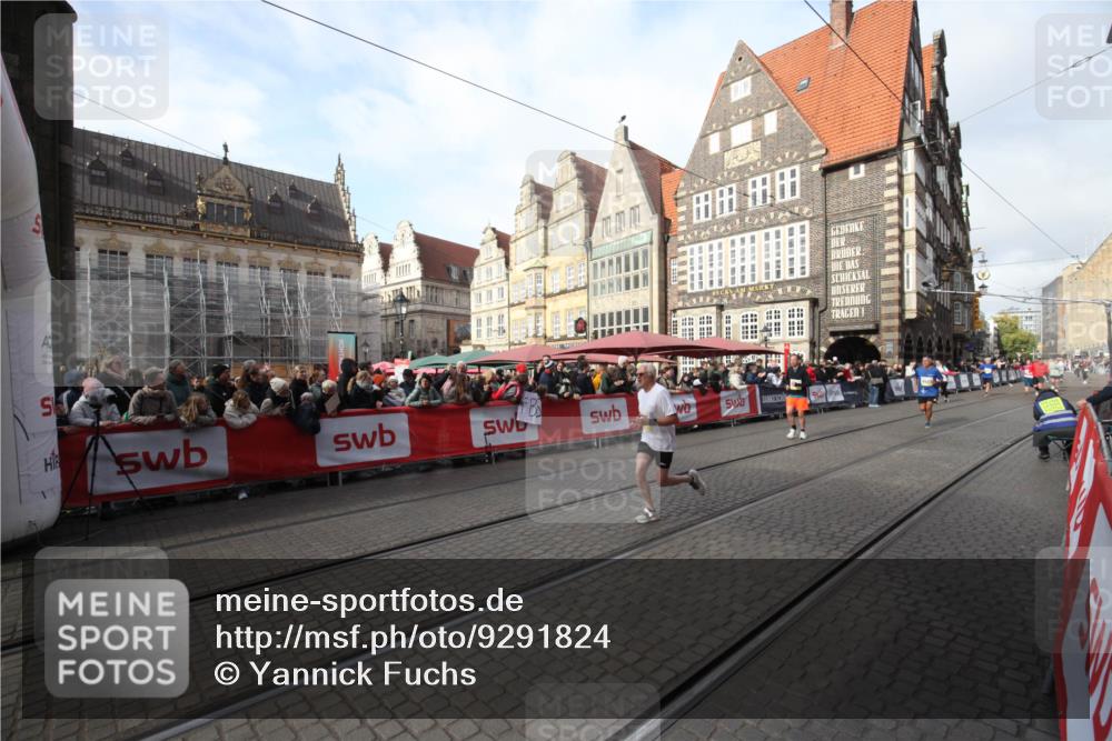 05.10.2025 - 20. swb-Marathon Bremen Yannick Fuchs http://msf.ph/oto/9291824 05.10.2025 10:54:25 Ziel 9407, 10915, 11040 meine-sportfotos.de
