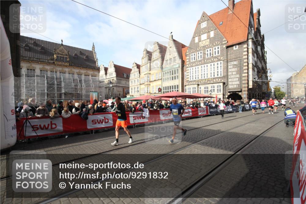 05.10.2025 - 20. swb-Marathon Bremen Yannick Fuchs http://msf.ph/oto/9291832 05.10.2025 10:54:28 Ziel 9392, 9407, 9633, 10097, 10810, 11040, 11271 meine-sportfotos.de