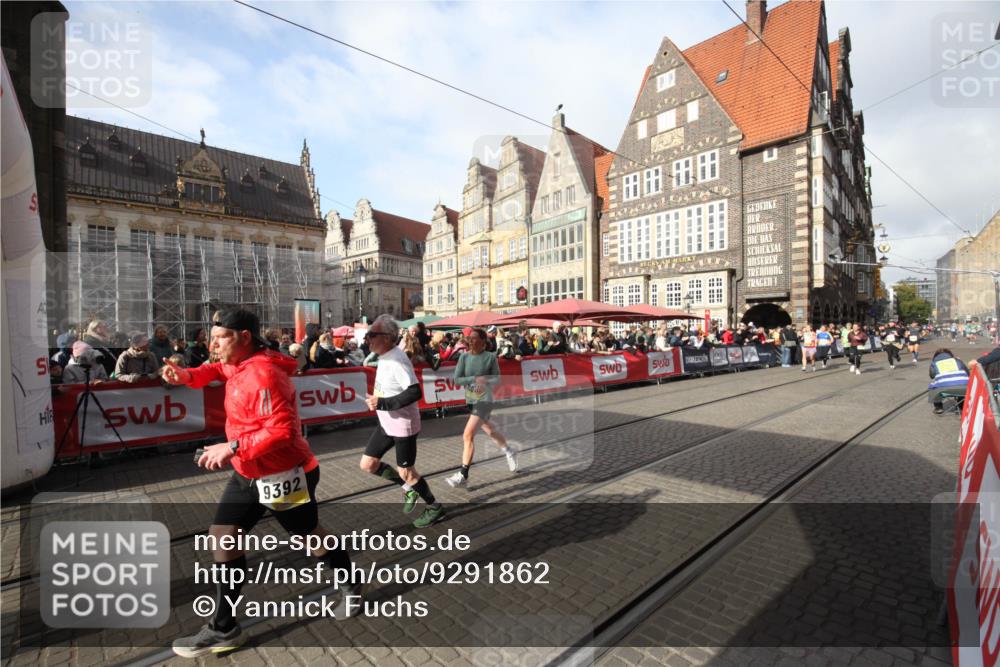 05.10.2025 - 20. swb-Marathon Bremen Yannick Fuchs http://msf.ph/oto/9291862 05.10.2025 10:54:34 Ziel 9367, 9392, 9633, 10032, 10178, 10810, 11045, 11089 meine-sportfotos.de