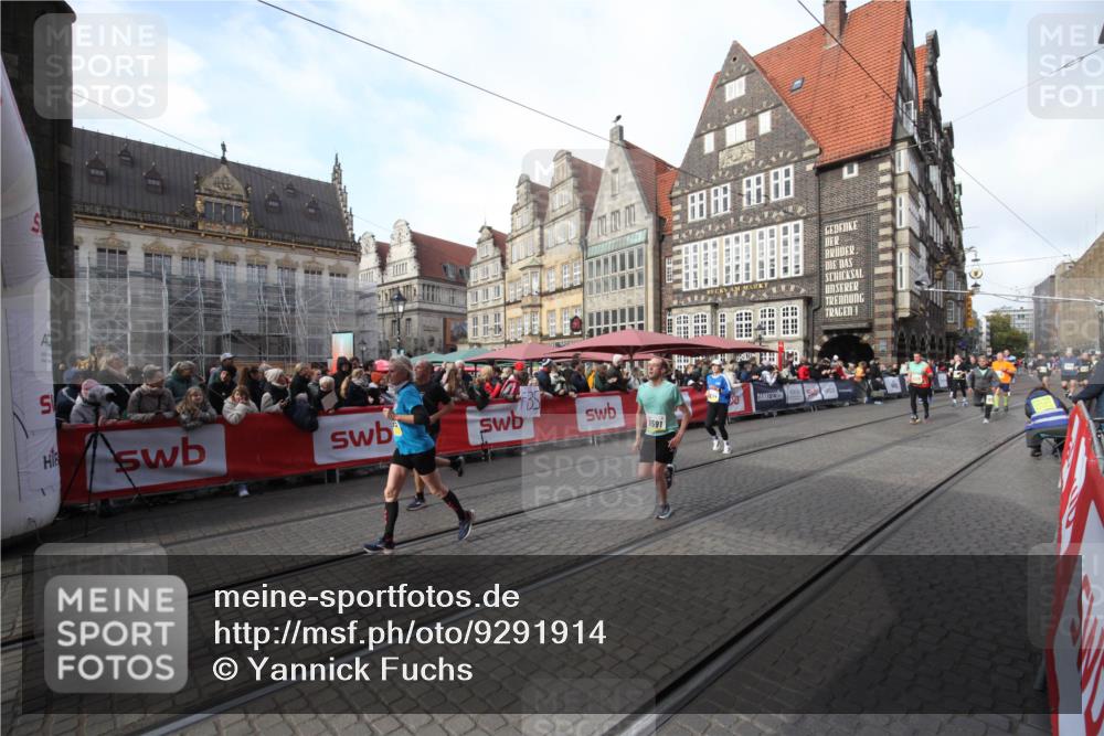 05.10.2025 - 20. swb-Marathon Bremen Yannick Fuchs http://msf.ph/oto/9291914 05.10.2025 10:54:50 Ziel 8326, 9282, 9295, 9436, 9591, 9754, 9776, 10007, 10487, 10770, 11163, 11276 meine-sportfotos.de