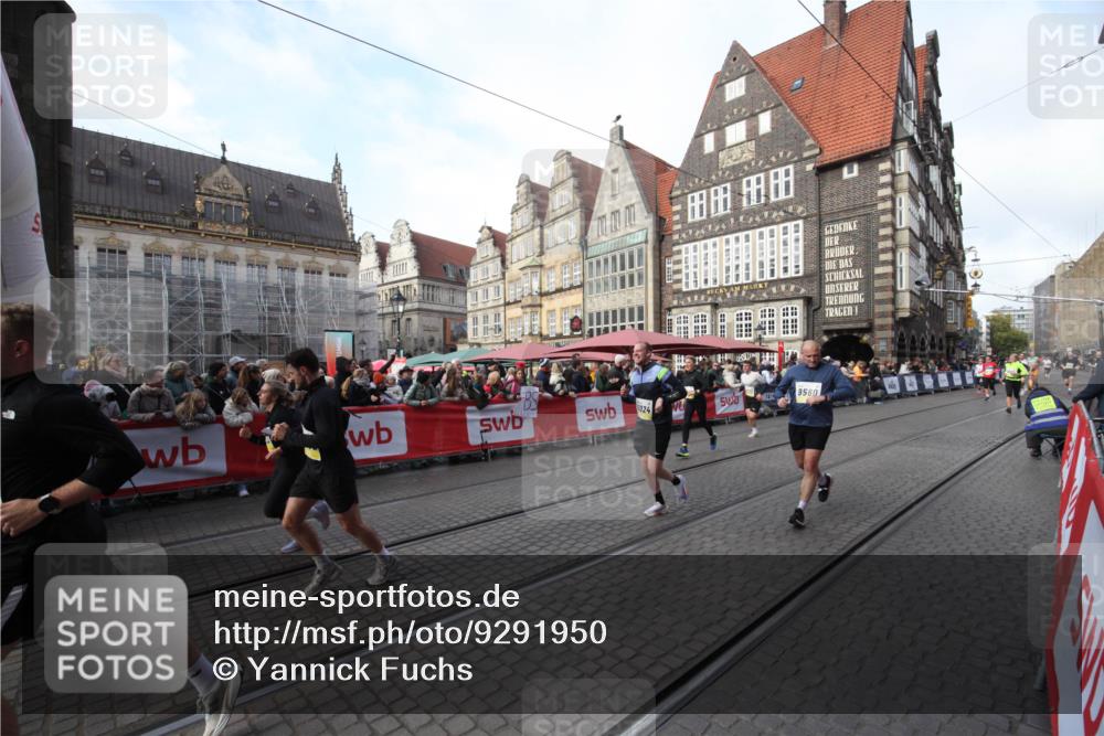 05.10.2025 - 20. swb-Marathon Bremen Yannick Fuchs http://msf.ph/oto/9291950 05.10.2025 10:54:56 Ziel 9436, 9560, 10024, 10232, 10233, 10487, 10609, 10770, 11163, 11373 meine-sportfotos.de