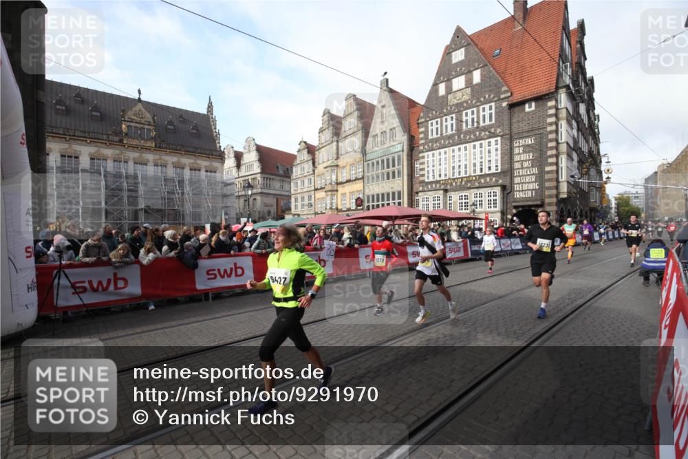 05.10.2025 - 20. swb-Marathon Bremen Yannick Fuchs http://msf.ph/oto/9291970 05.10.2025 10:55:02 Ziel 9427, 9475, 9570, 10231, 11320, 11470, 11507, 11523 meine-sportfotos.de