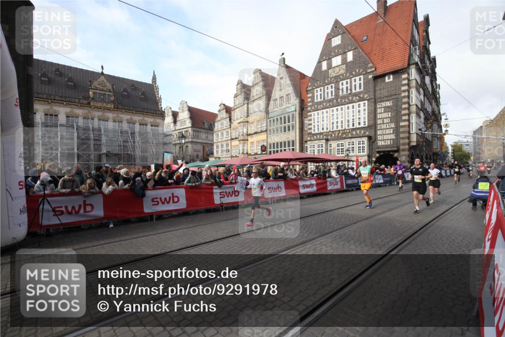 05.10.2025 - 20. swb-Marathon Bremen Yannick Fuchs http://msf.ph/oto/9291978 05.10.2025 10:55:04 Ziel 9475, 9791, 11320, 11507, 11523 meine-sportfotos.de