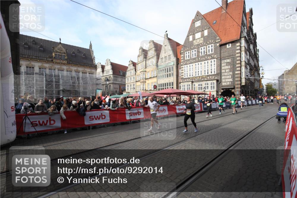 05.10.2025 - 20. swb-Marathon Bremen Yannick Fuchs http://msf.ph/oto/9292014 05.10.2025 10:55:14 Ziel 9176, 9318, 10003, 10034, 10180, 10307, 10326, 11317 meine-sportfotos.de