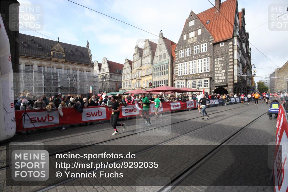 05.10.2025 - 20. swb-Marathon Bremen Yannick Fuchs http://msf.ph/oto/9292035 05.10.2025 10:55:17 Ziel 9176, 9318, 10003, 10034, 10326, 11140 meine-sportfotos.de