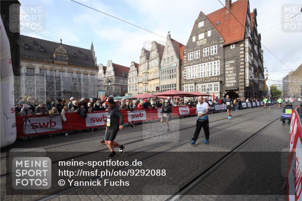 05.10.2025 - 20. swb-Marathon Bremen Yannick Fuchs http://msf.ph/oto/9292088 05.10.2025 10:55:30 Ziel 9722, 9902, 10256, 10260, 11025, 11380, 11431 meine-sportfotos.de